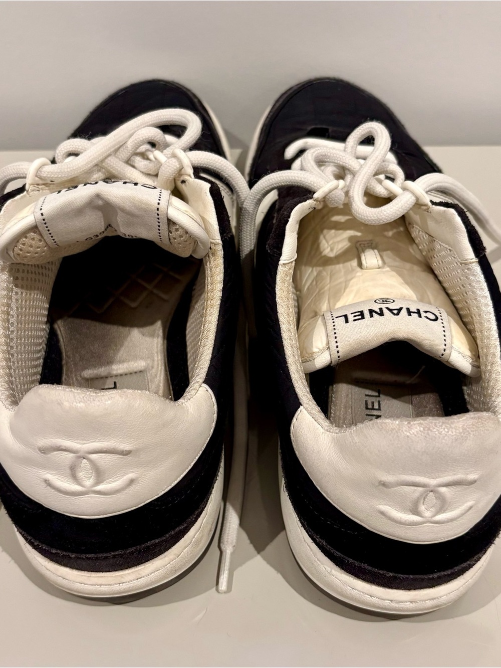 CHANEL Black and White Quilted Low-Top Sneakers - Picture 7 of 12